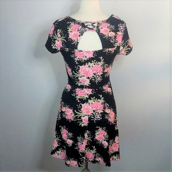 No Boundaries Floral Dress - Picture 3 of 6